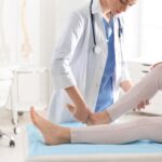 Orthopaede Koeln_Beinpruefung_Ueberpruefung_der_Verletzung.